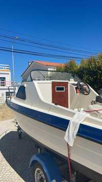 Barco de recreio Delfus motor Yamaha 60 HP 2 tempos