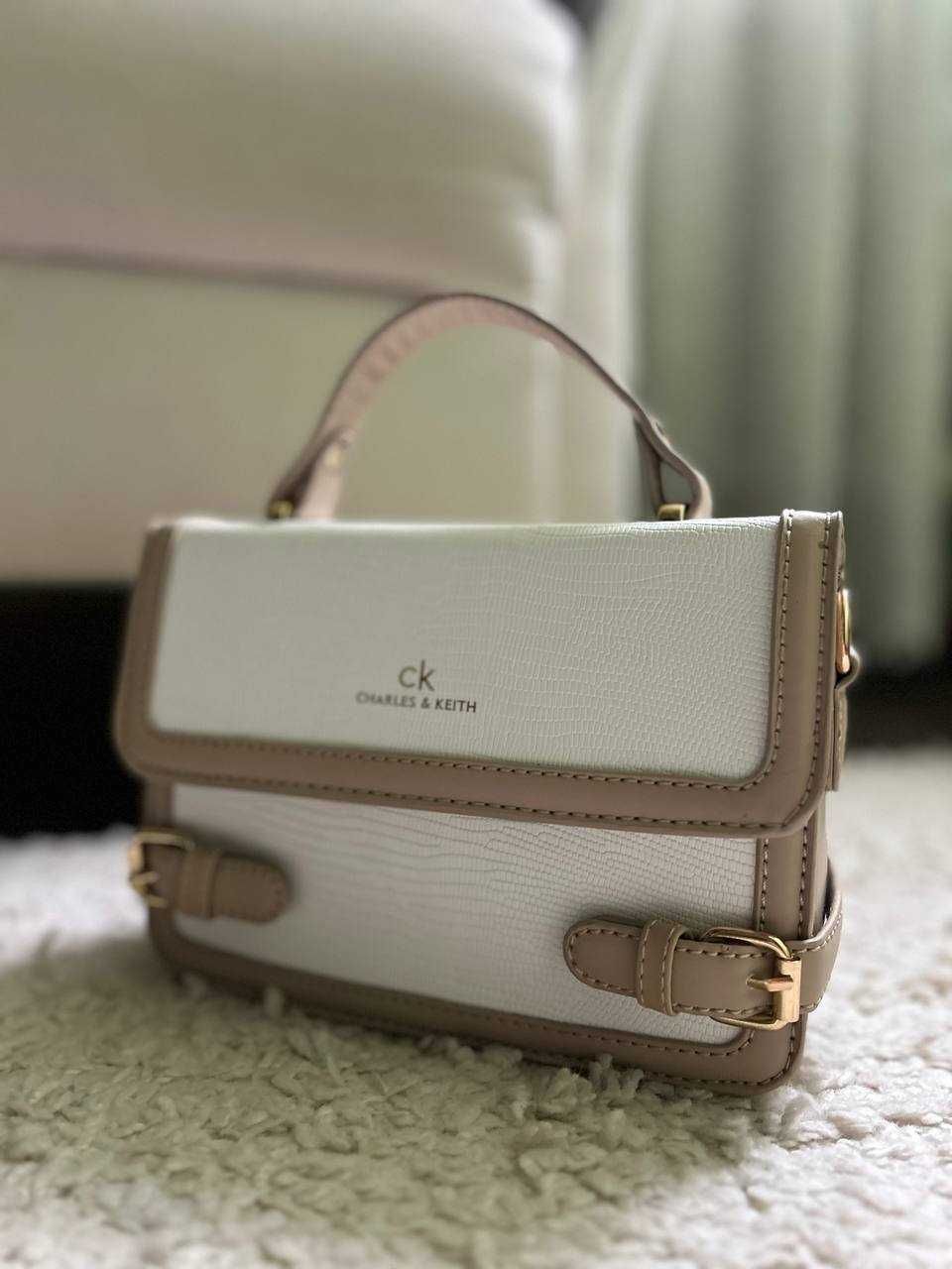 Сумка через плече невелика Charles&Keith