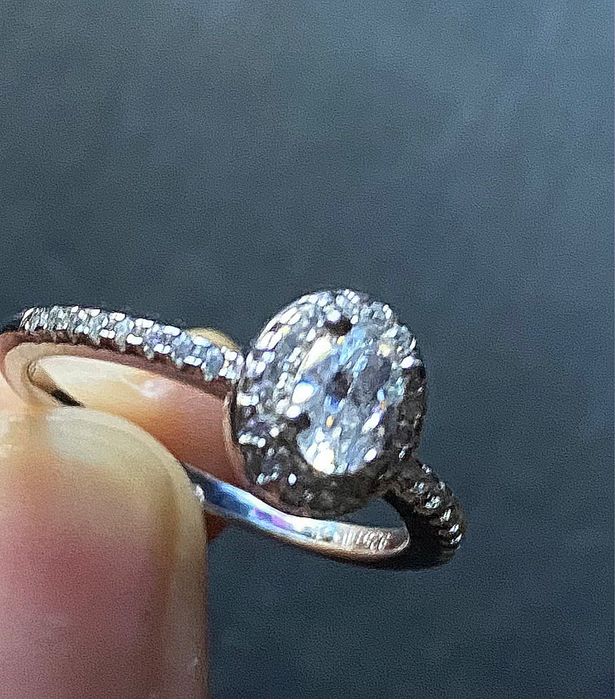 Anel de noivado e casamento
