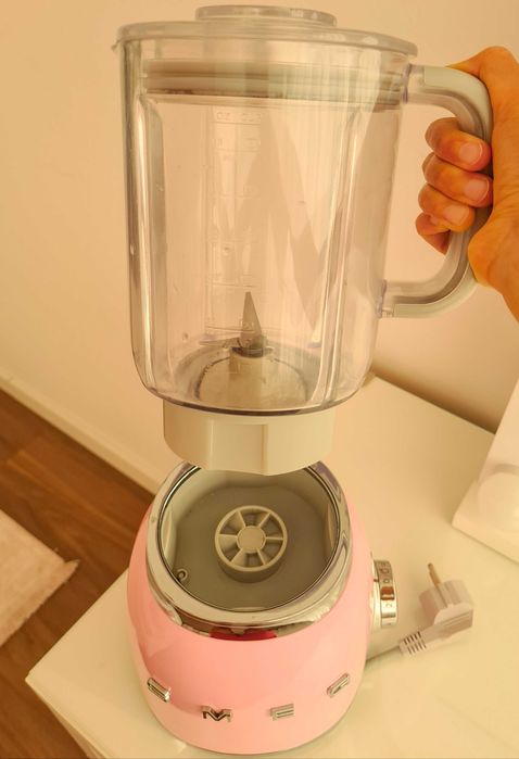 Liquidificadora Smeg rosa