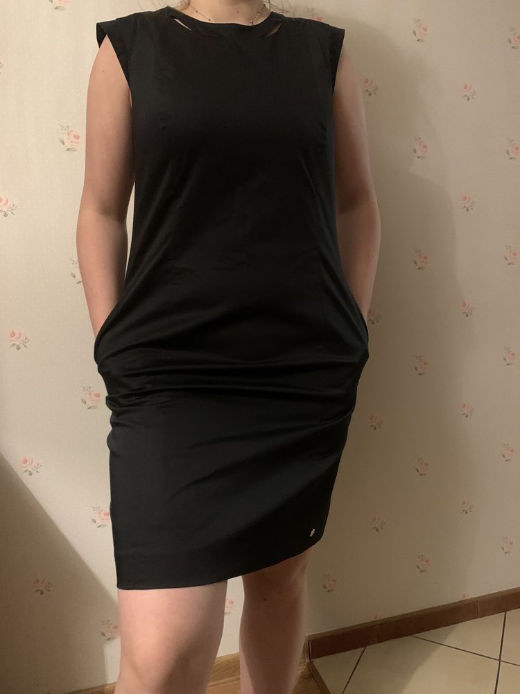 Sukienka NOWA mała czarna firmy SIMPLE rozm 38 klasyczna