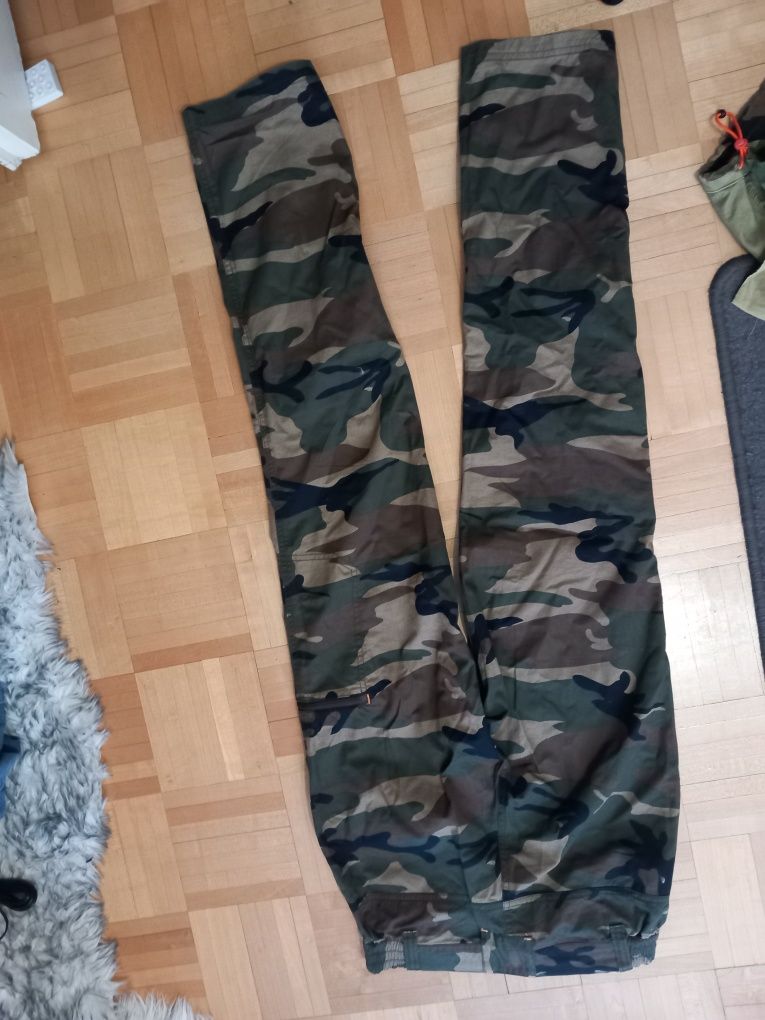 Spodnie męskie moro cienkie lekkie rozm.S firmy Decatlon