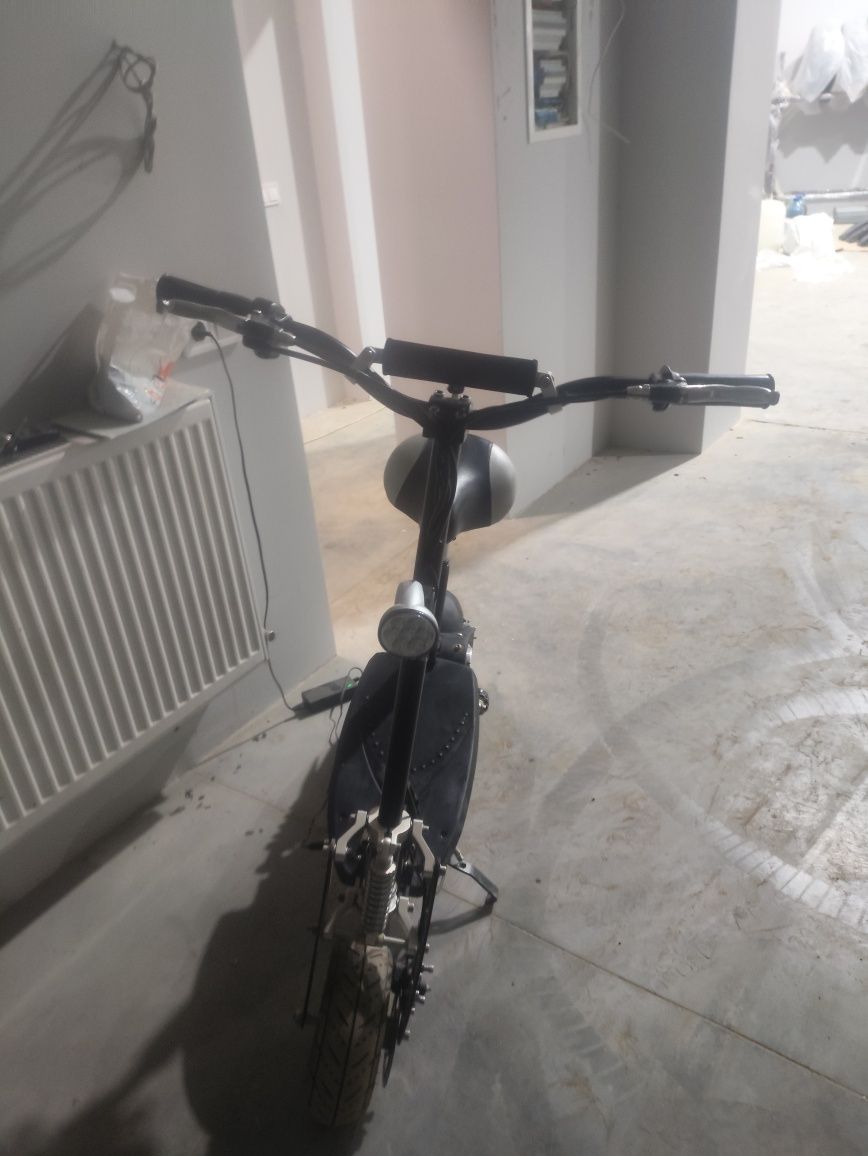 Продається електро самокат TTG SM DES06B1
