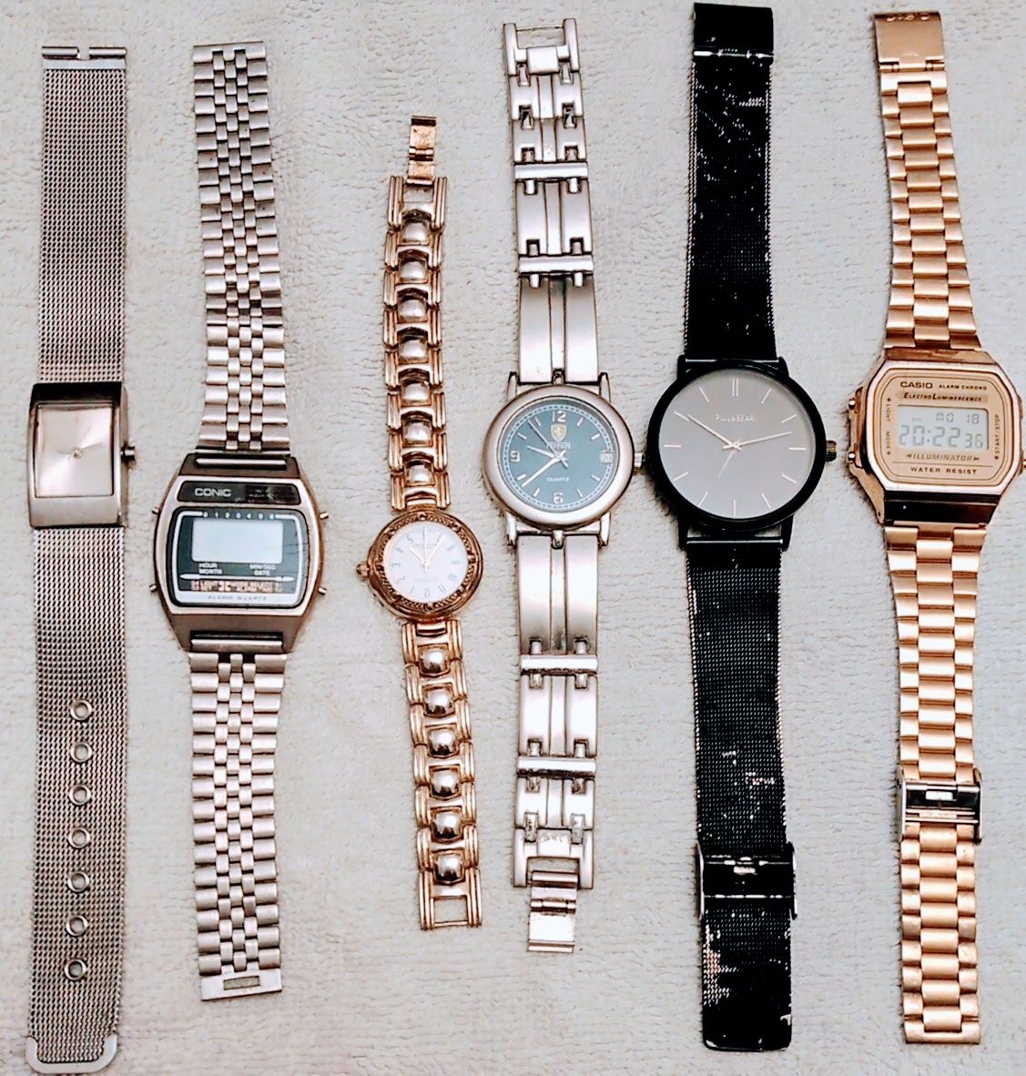 Vários relógios usados