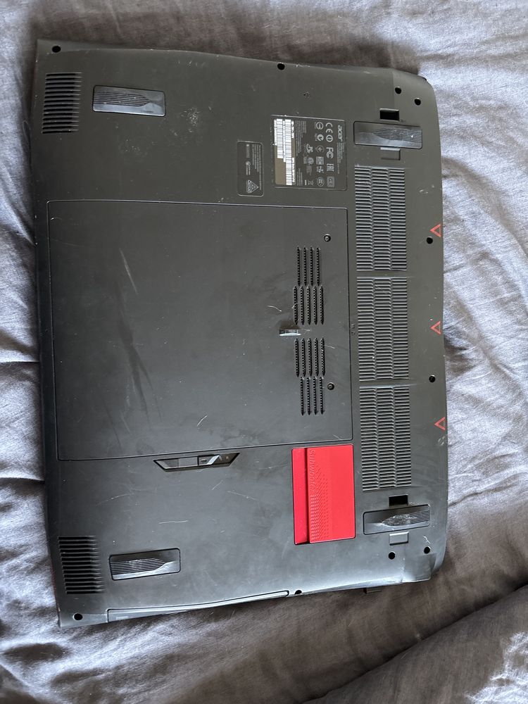 Sprzedam laptopa Acer Predator 17 – uszkodzony