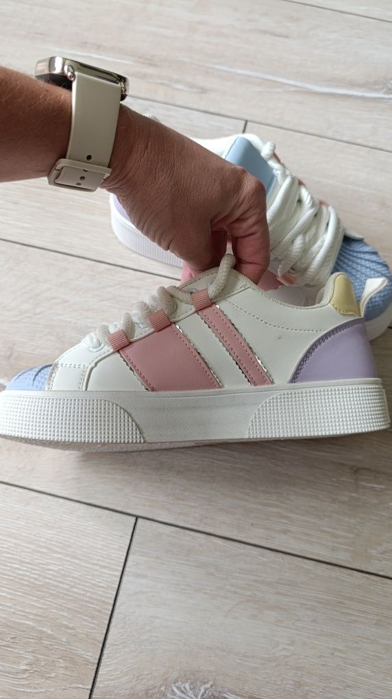 Adidasy na grubszej podeszwie