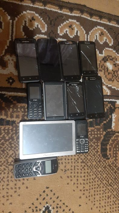 Старі телефони і батареї