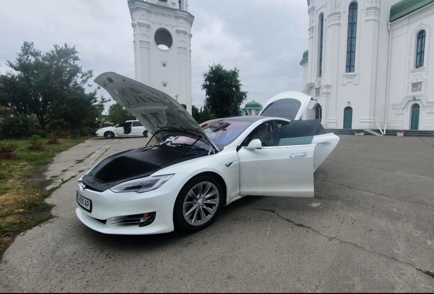 Продаю улюблену Tesla model s 100 D