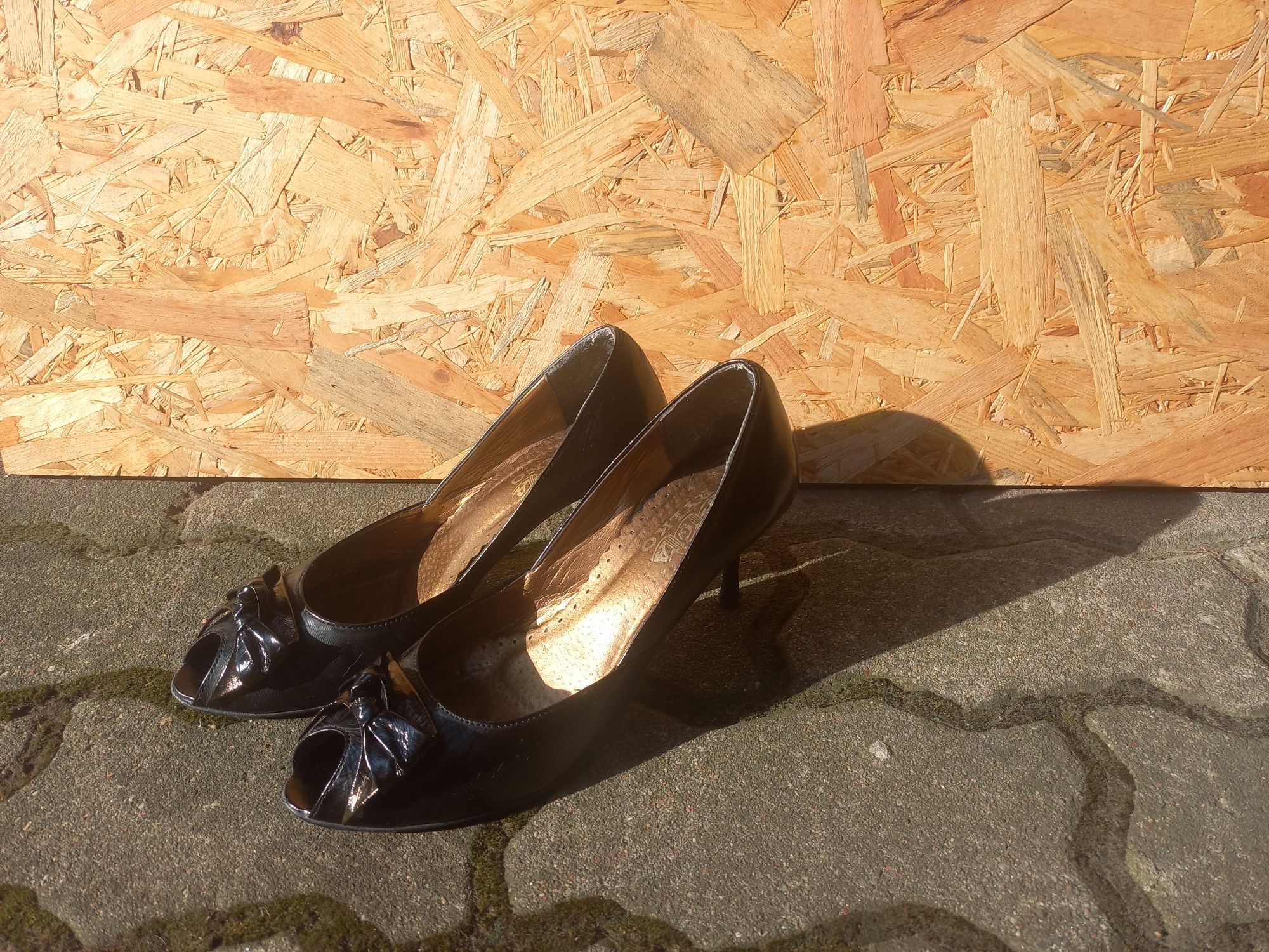 Czarne buty (szpilki) damskie | roz. 40 | Ryłko
