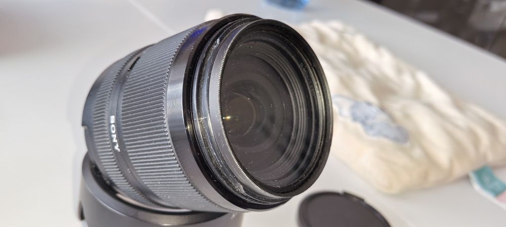 Sony 18-135 f 3.5, 5.6 tulipan,filtr UV