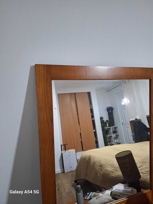 Cama 1.60m com colchão e duas mesas