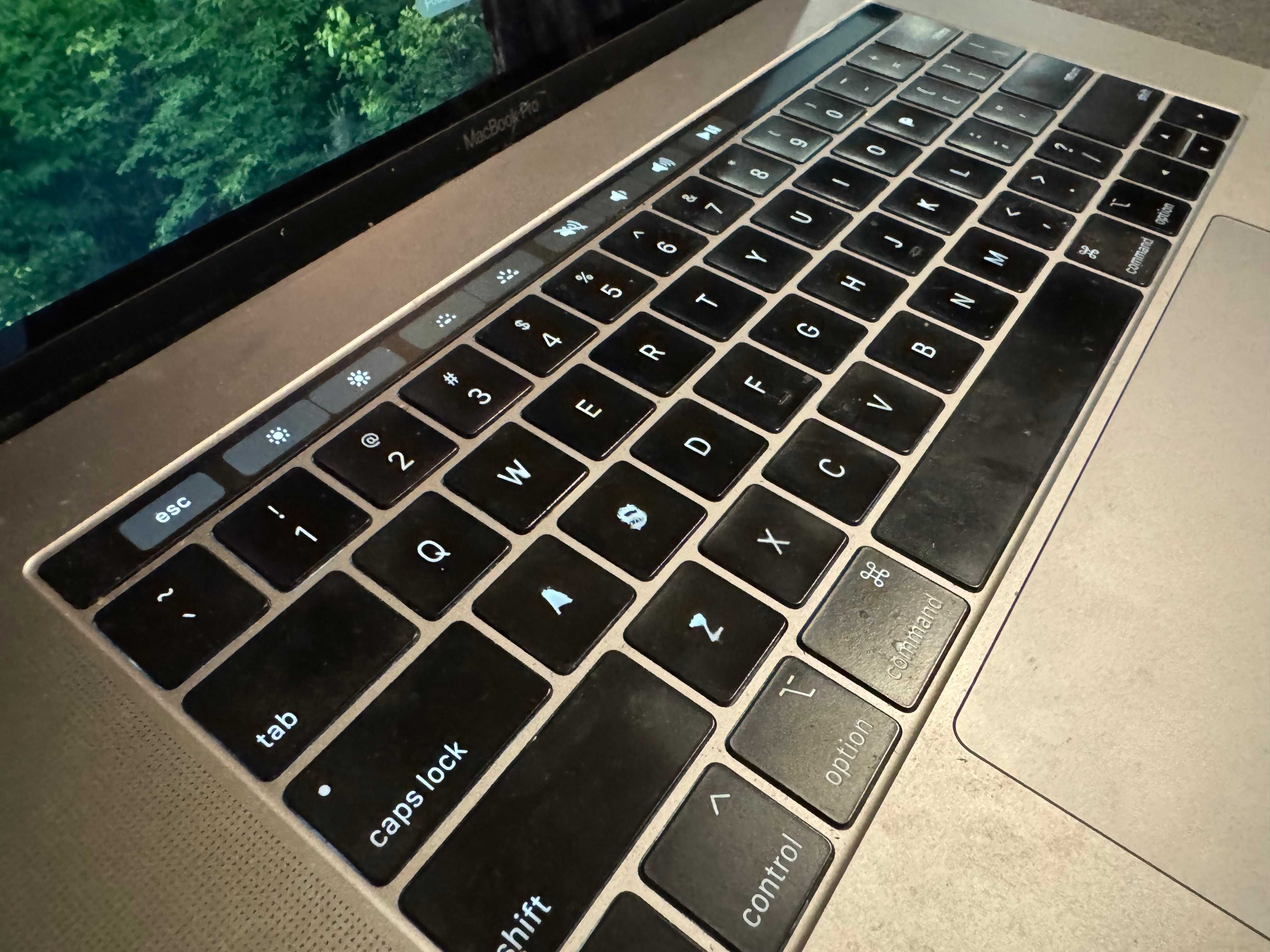 MacBook Pro 15" używany czytaj opis (nie warto ale przeczytaj)