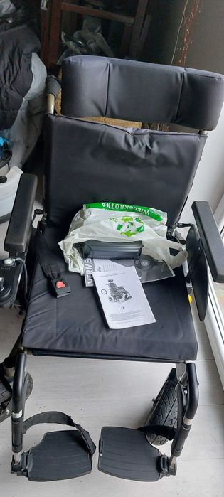 Wozek inwalidzki z napędem elektrycznym typ squod