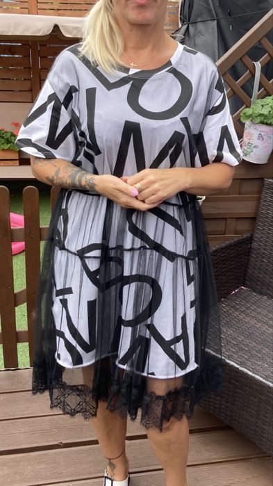 Śliczna elegancka sukienka z Włoch „z tiulem” Nowa M / L oversize