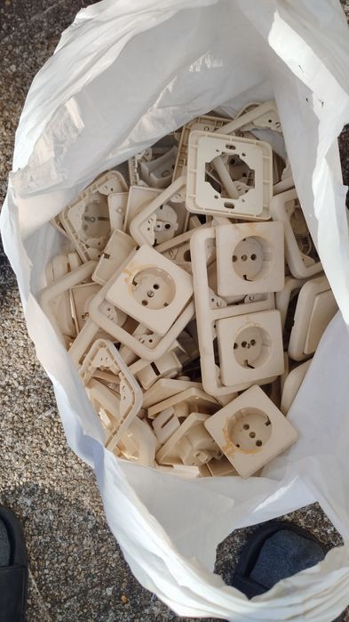 Material eléctrico tomadas interruptores comutadores