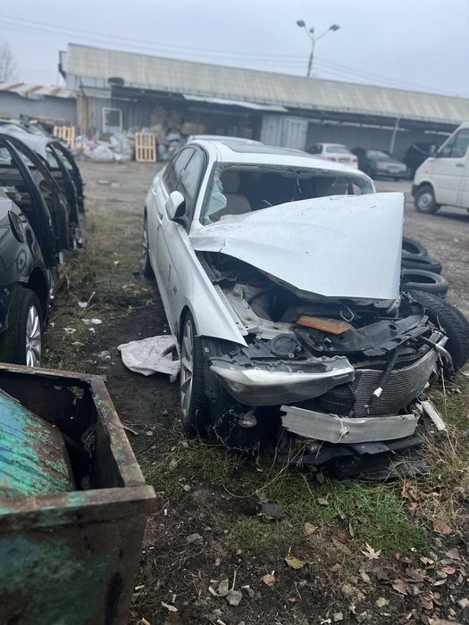 Срочно продаю машину BMW 328i