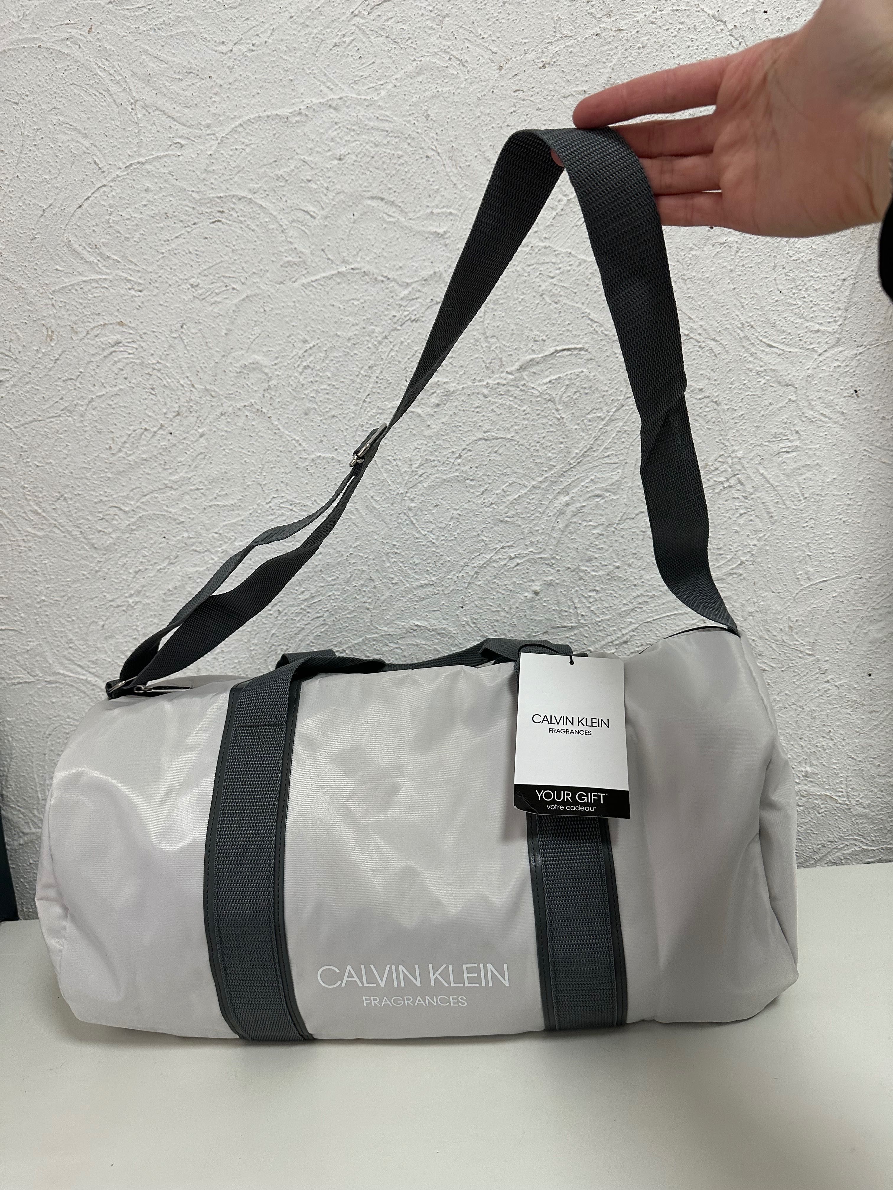 Сумка Calvin Klein спротивная / для путешествий/