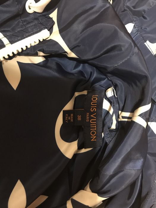 Жіноча вітровка - оригінальна від Louis Vuitton. Розмір М.