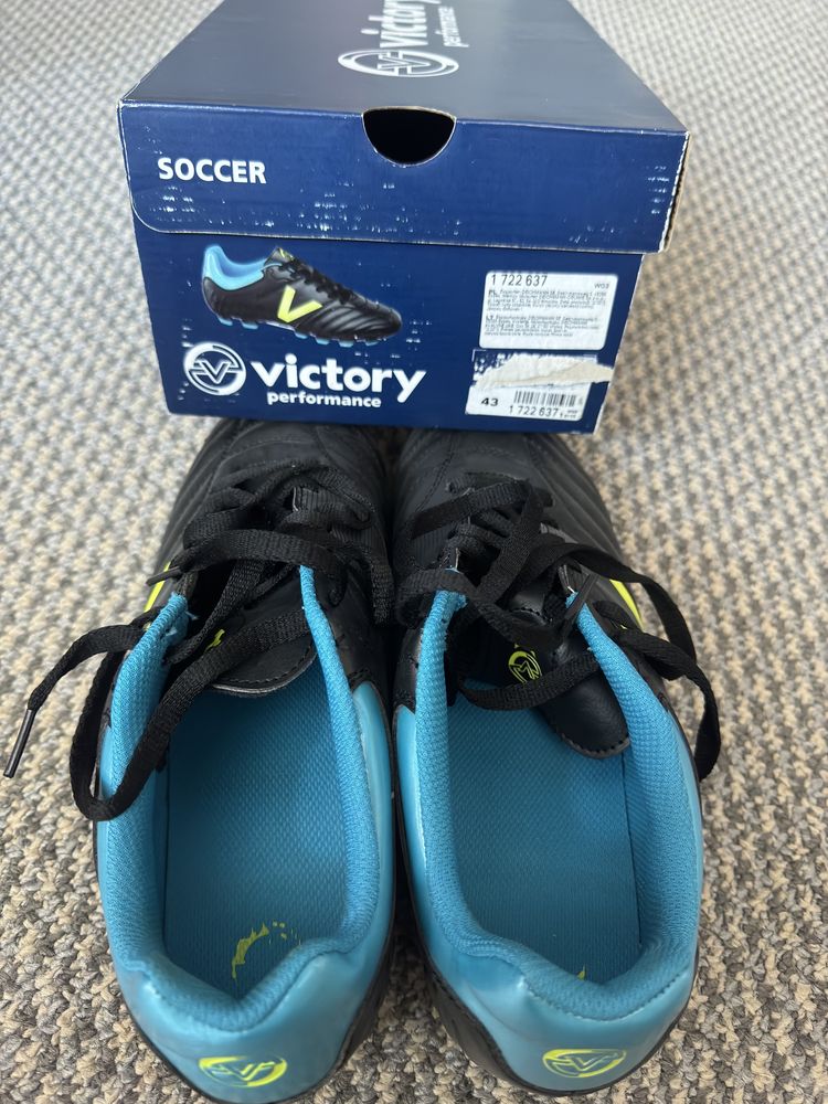 Buty lanki korki Victory Soccer rozmiar 43