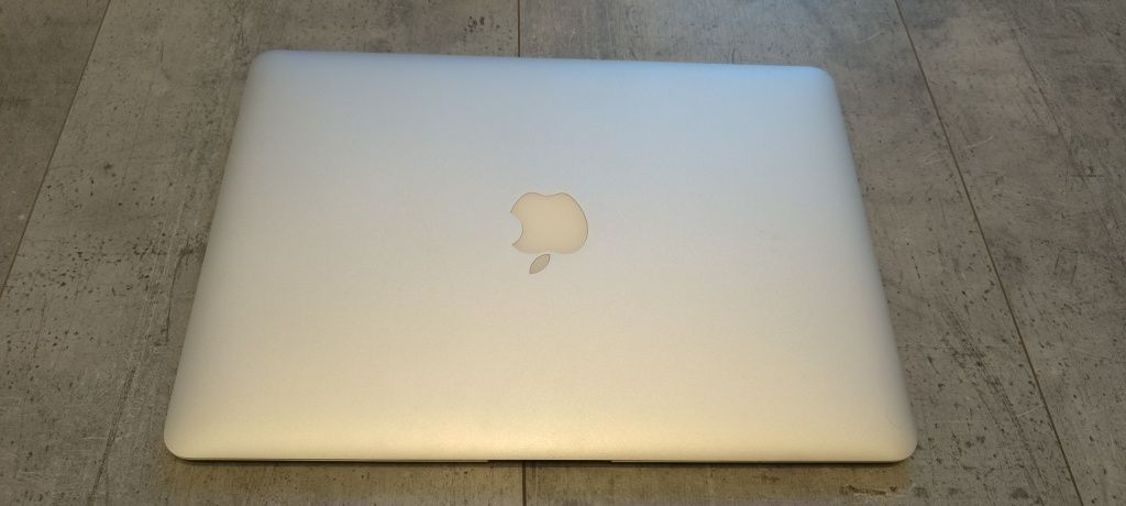 MacBook A1466 i5,8gb,128Gb 13,3 cala
