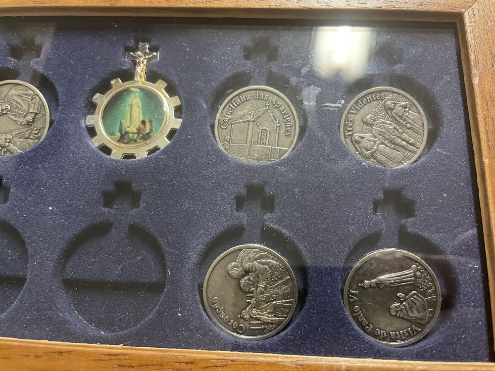 Moldura com pequenas medalhas