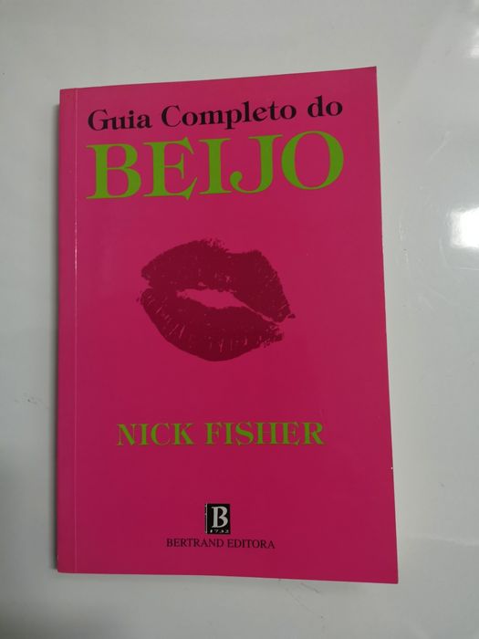 Livro "Guia completo do Beijo"