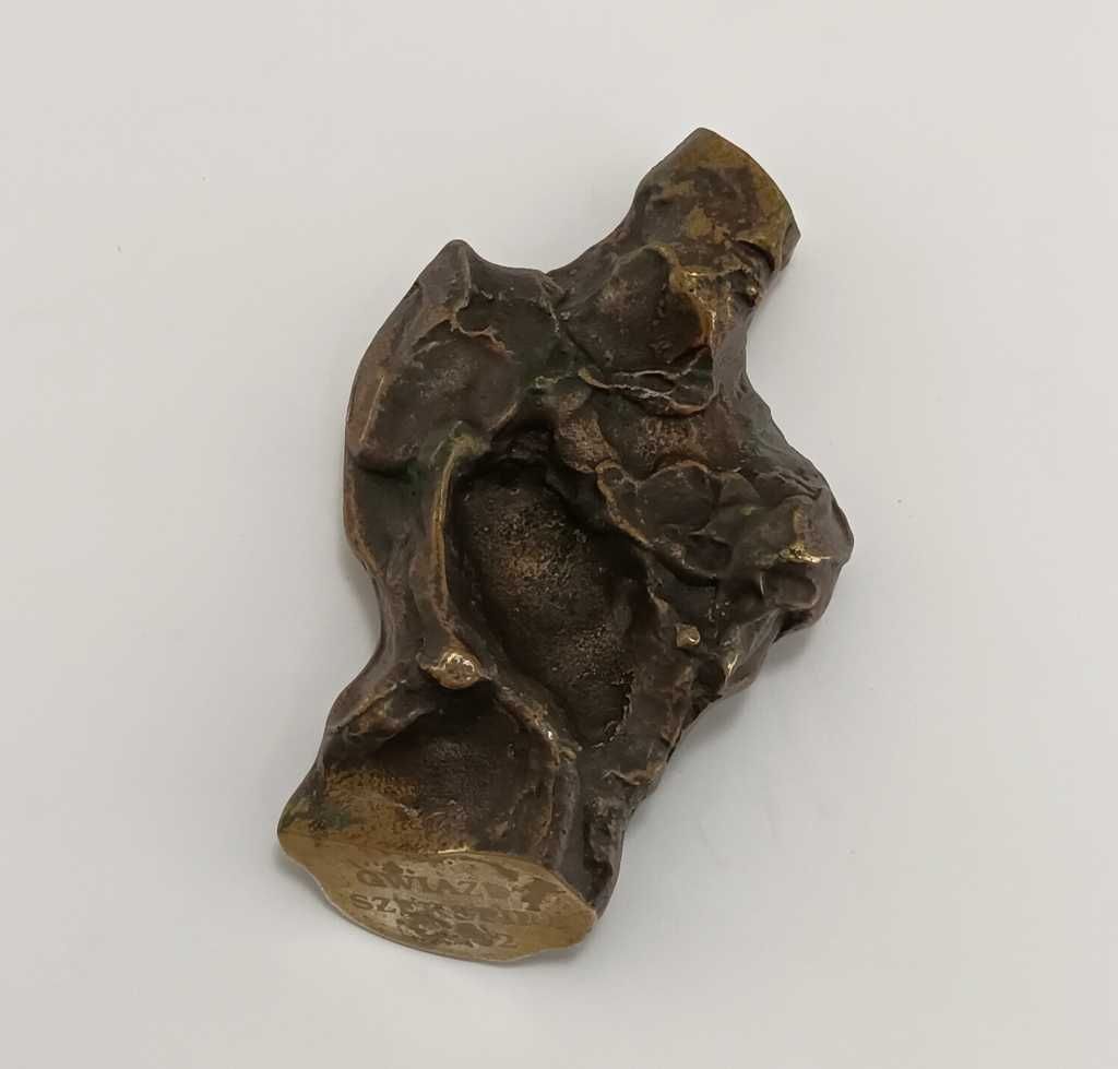Rzeźba wykonana z brązu w typie Adama Myjaka