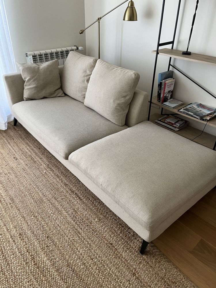 Sofa Area beje tecido alinhado
