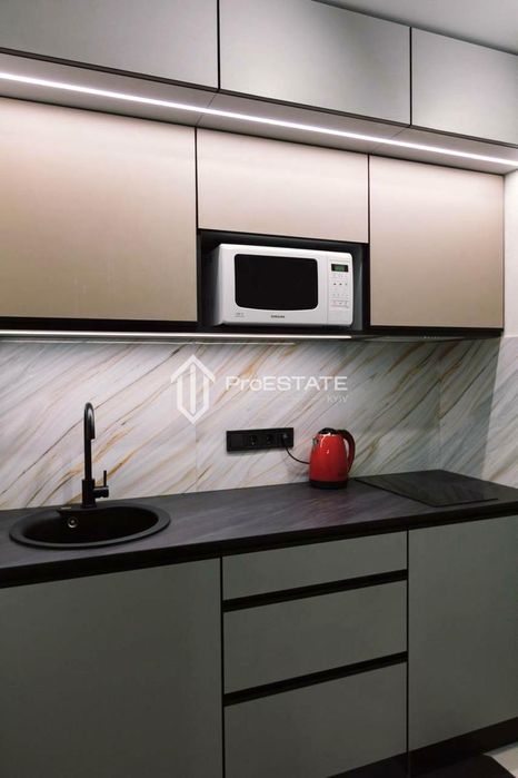 Киев        Ревуцкого ул., 54