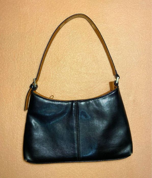 Чорна сумка багет з еко-шкіри