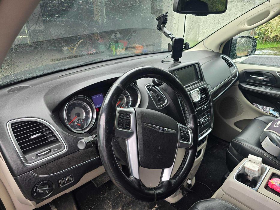 Chrysler Town & Country V 3.6 LPG 2 x monitor Światła BI LED