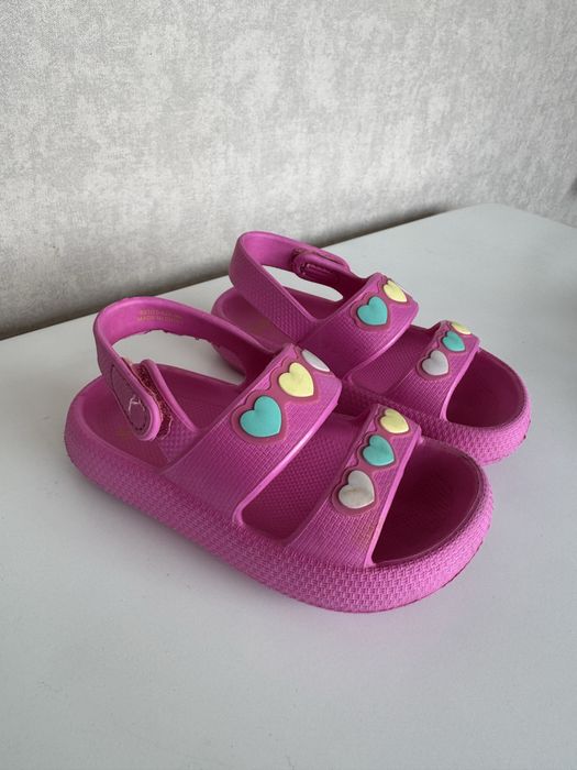 Дитяче взуття / сандалі 26 розмір