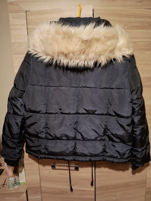 Kurtka krótka puchowa u dołu wiązana