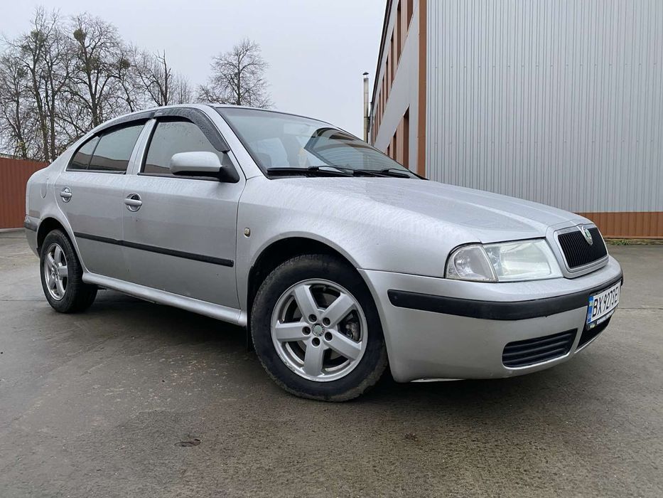 Шкода Октавія тур 2,0 бензин