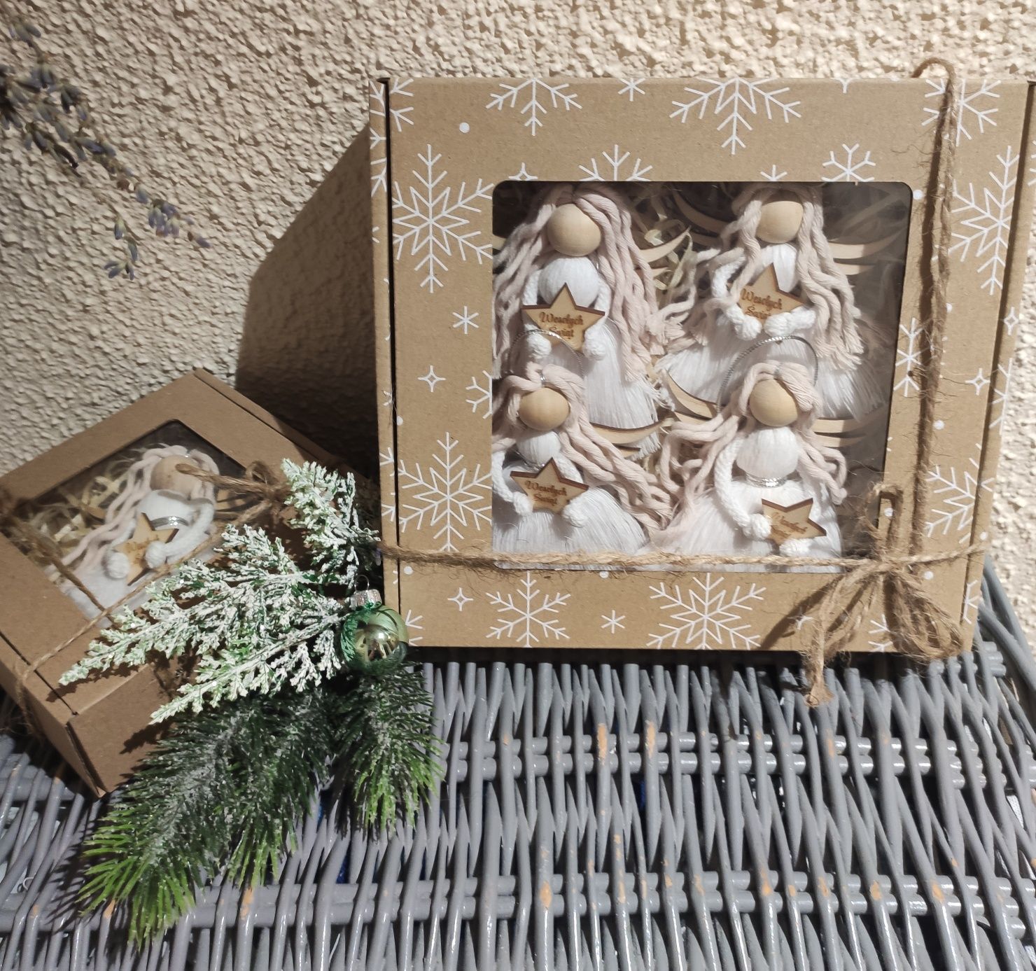 Box prezentowy na Święta Bożego Narodzenia, aniołki na choinkę