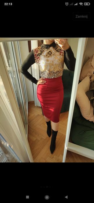 Sweterkowy top z kołnierzykiem z printem panterka złote ornamenty