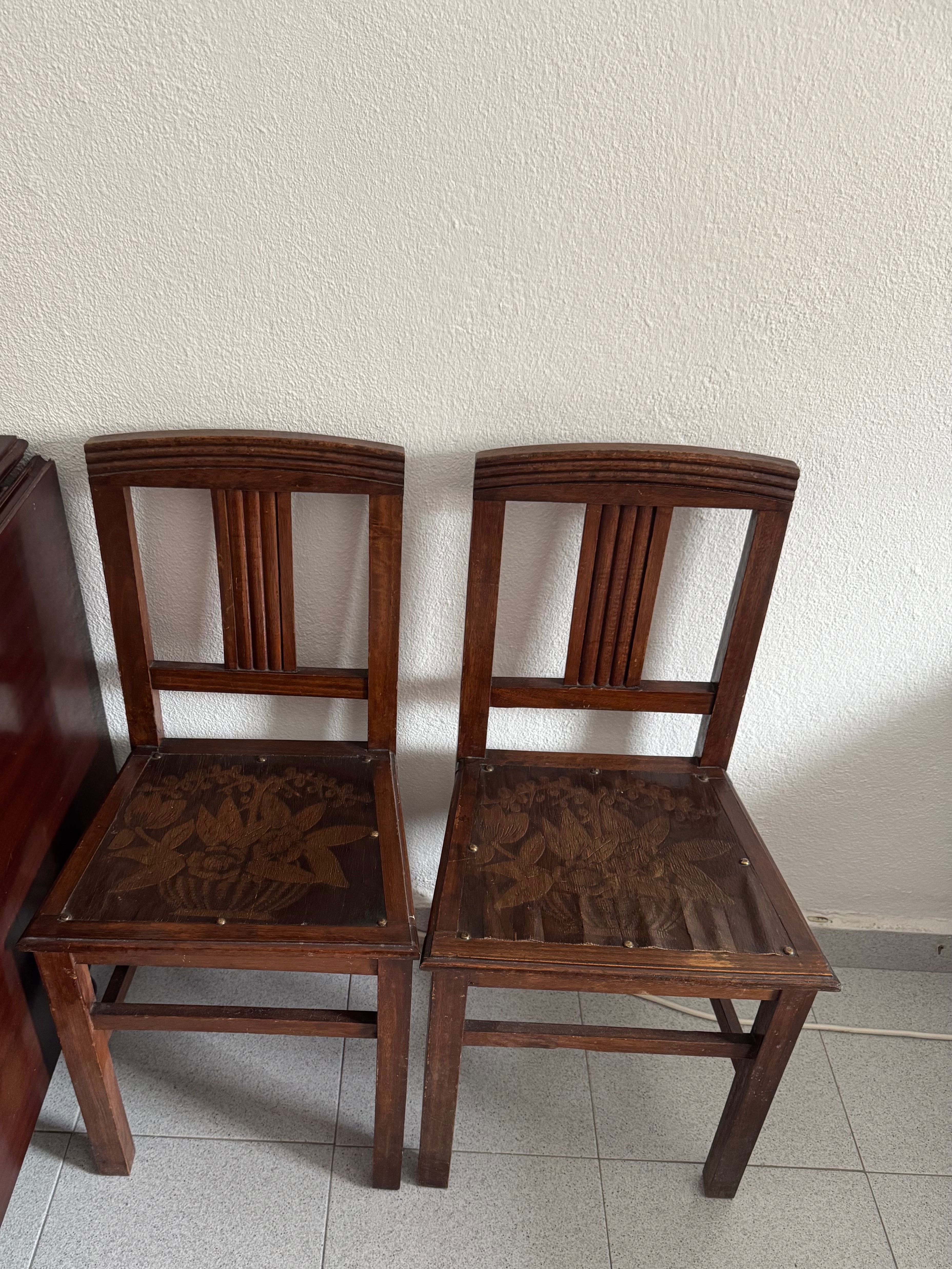 2 Cadeiras de madeira antiga