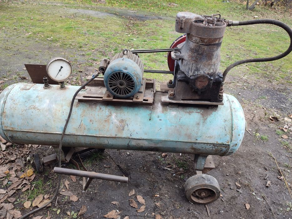 Компрессор  У-43-102А. Двигатель и ресивер к нему.