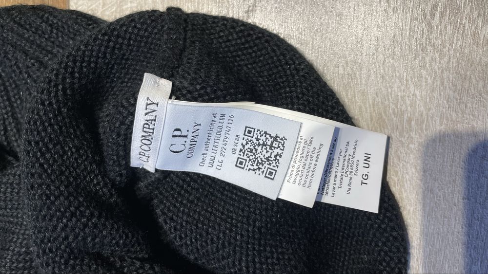 оригінальна балаклава CP Company