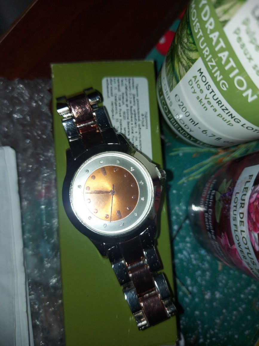 Новые часы и набор YVES ROCHER в подарок.