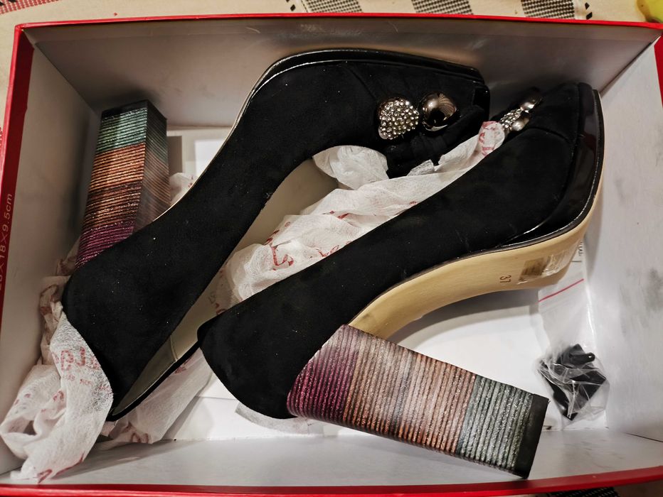 Туфли босоножки новые на каблуке кожа замшевые Helga Германия срочно