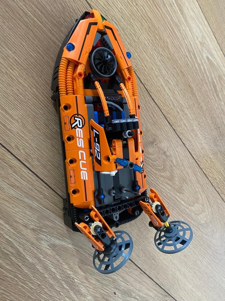 Lego Technic Poduszkowiec ratowniczy 42120