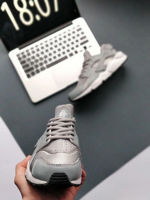 Кроссовки Nike Air Max женские Nike Air Huarache Nike Zoom Vomero осен