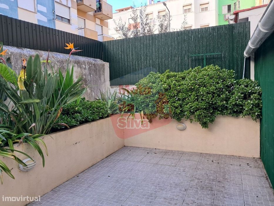 Excelente apartamento R/C, T2 com Logradouro em Queluz