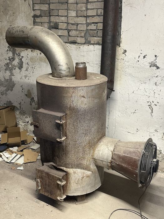 Potężny piec nadmuchowy garaż hala szklarnia