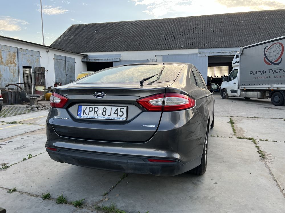 ford mondeo mk5  , benzynka , lekko uszkodzony , salon polska