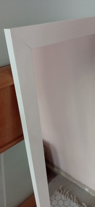 Lustro ścienne białe