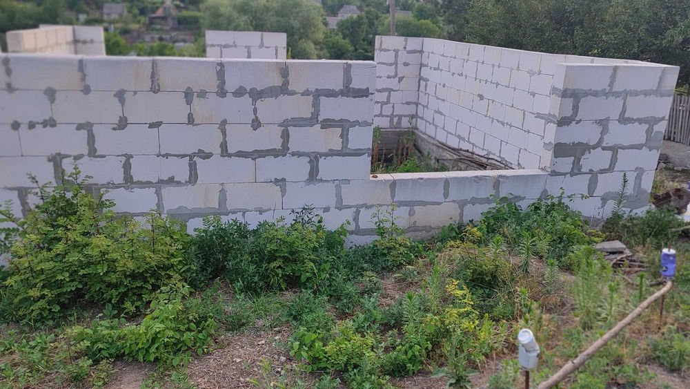 Недобудова - дім 92 м.кв на ділянці 4,5 соток