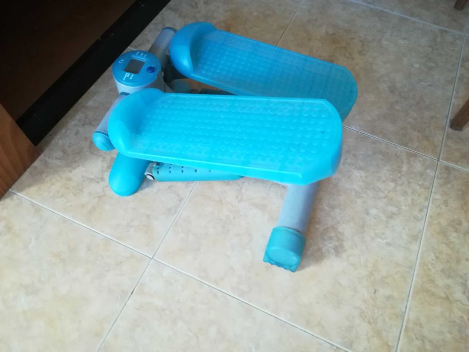 Bicicleta estática Domyos, pouco usada, painel electrónico a funcionar