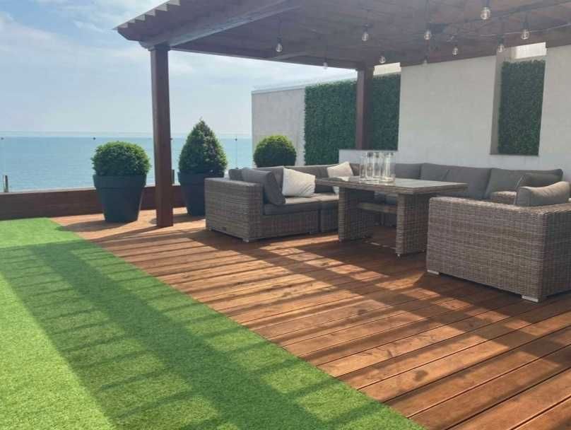 Стильный котедж у самого синего моря.